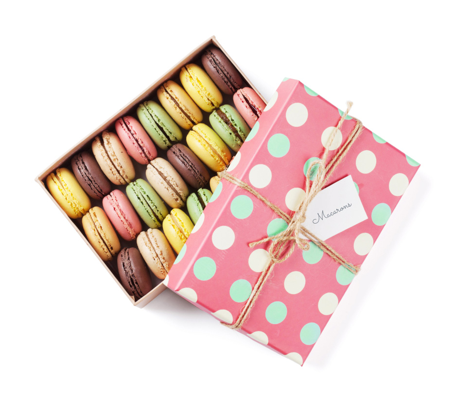 box-with-macarons